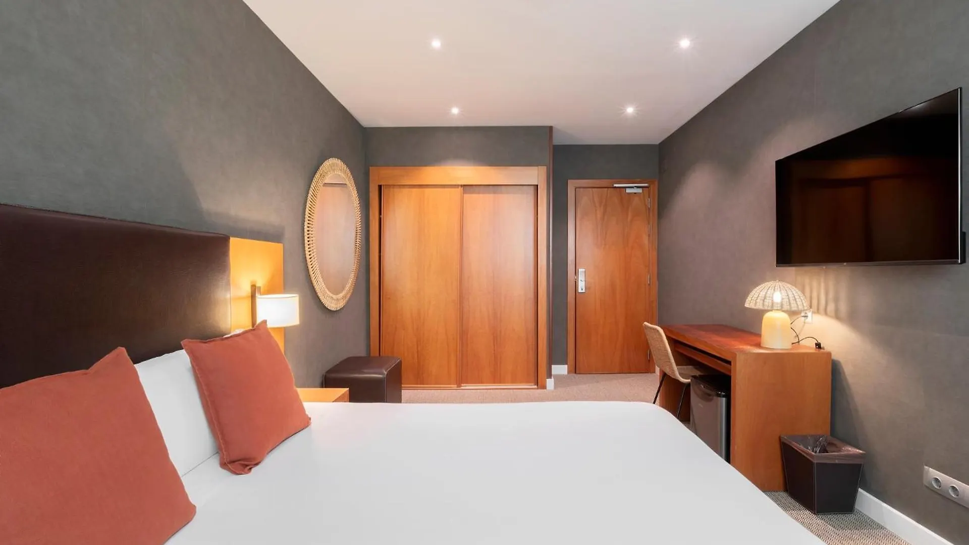 Acta Sant Just Hotel Sant Just Desvern 4*,